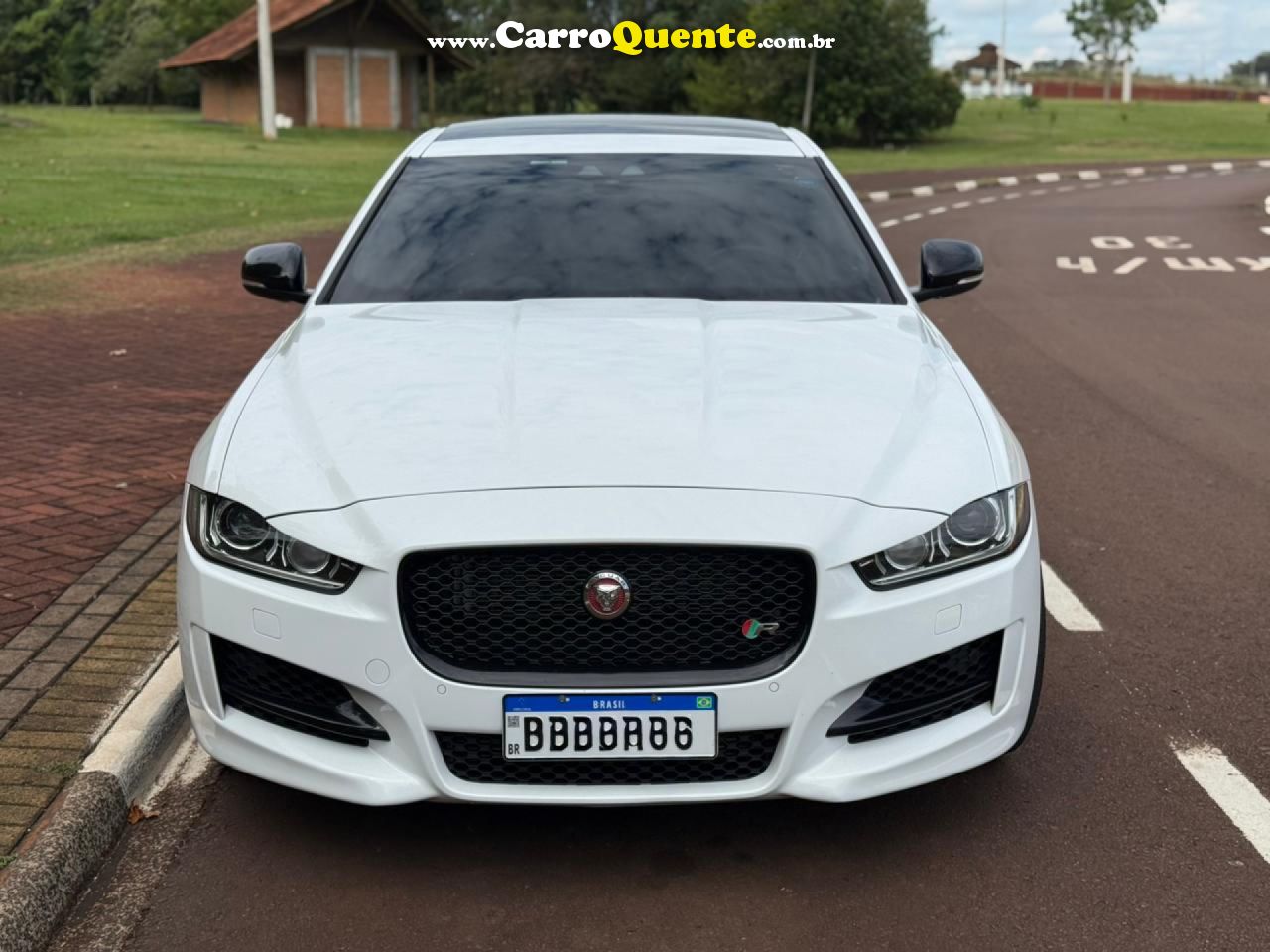 JAGUAR   XE 2.0 TURBOCHARGED R-SPORT AUT.   BRANCO 2017 2.0 GASOLINA - Loja