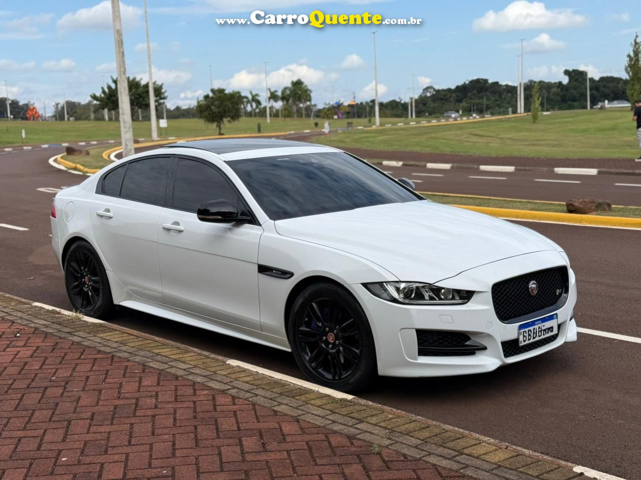 JAGUAR   XE 2.0 TURBOCHARGED R-SPORT AUT.   BRANCO 2017 2.0 GASOLINA - Loja