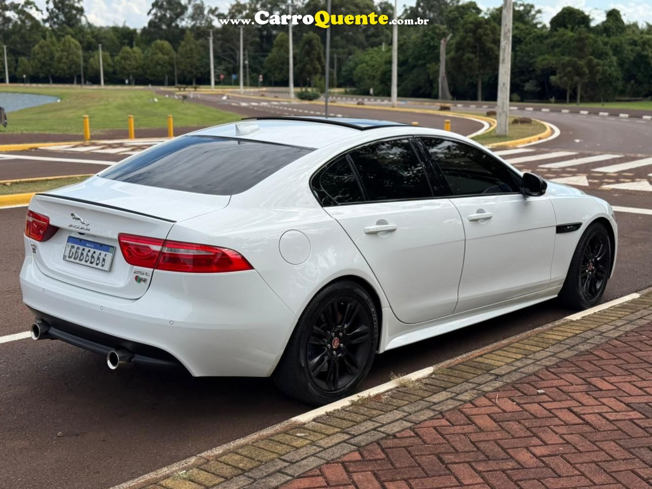 JAGUAR   XE 2.0 TURBOCHARGED R-SPORT AUT.   BRANCO 2017 2.0 GASOLINA - Loja