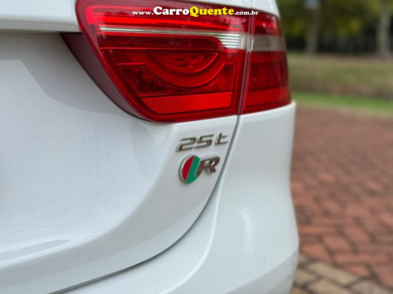 JAGUAR   XE 2.0 TURBOCHARGED R-SPORT AUT.   BRANCO 2017 2.0 GASOLINA - Loja