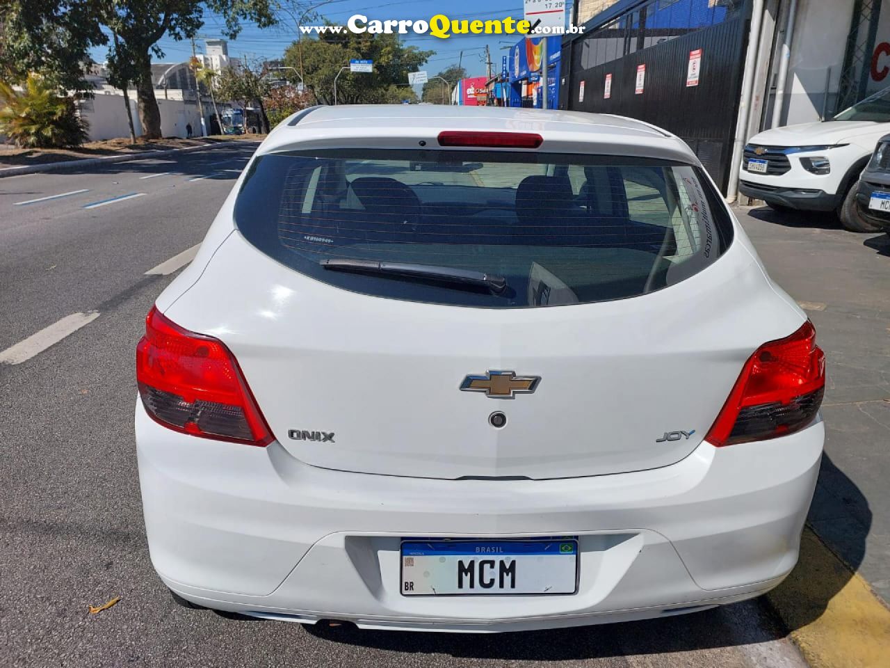 CHEVROLET   ONIX HATCH JOY 1.0 8V FLEX 5P MEC.   BRANCO 2019 1.0 FLEX - Loja