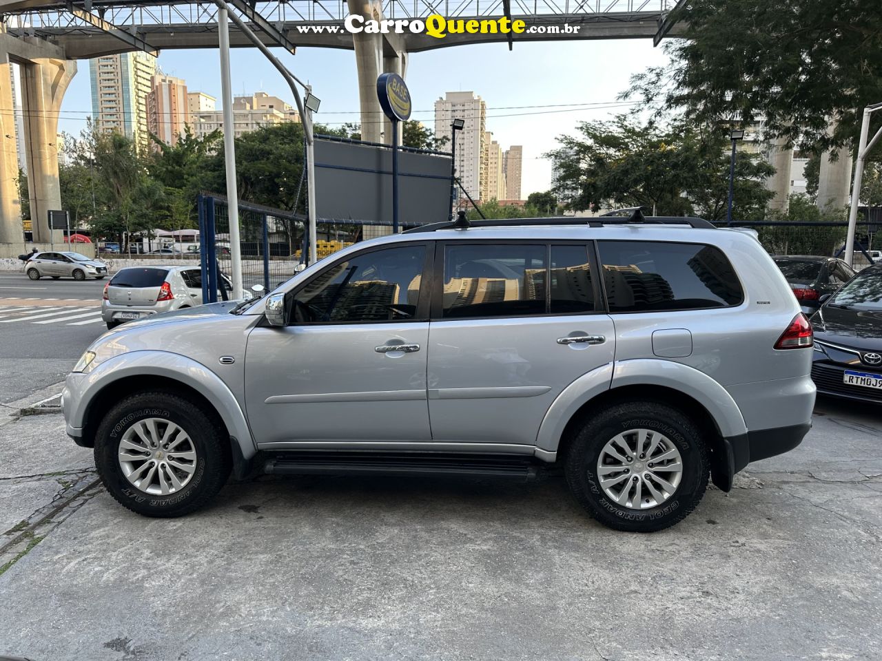 MITSUBISHI   PAJERO DAKAR 3.2 4X4 T.I. DIES. 5P AUT.   PRATA 2015 3.2 DIESEL - Loja