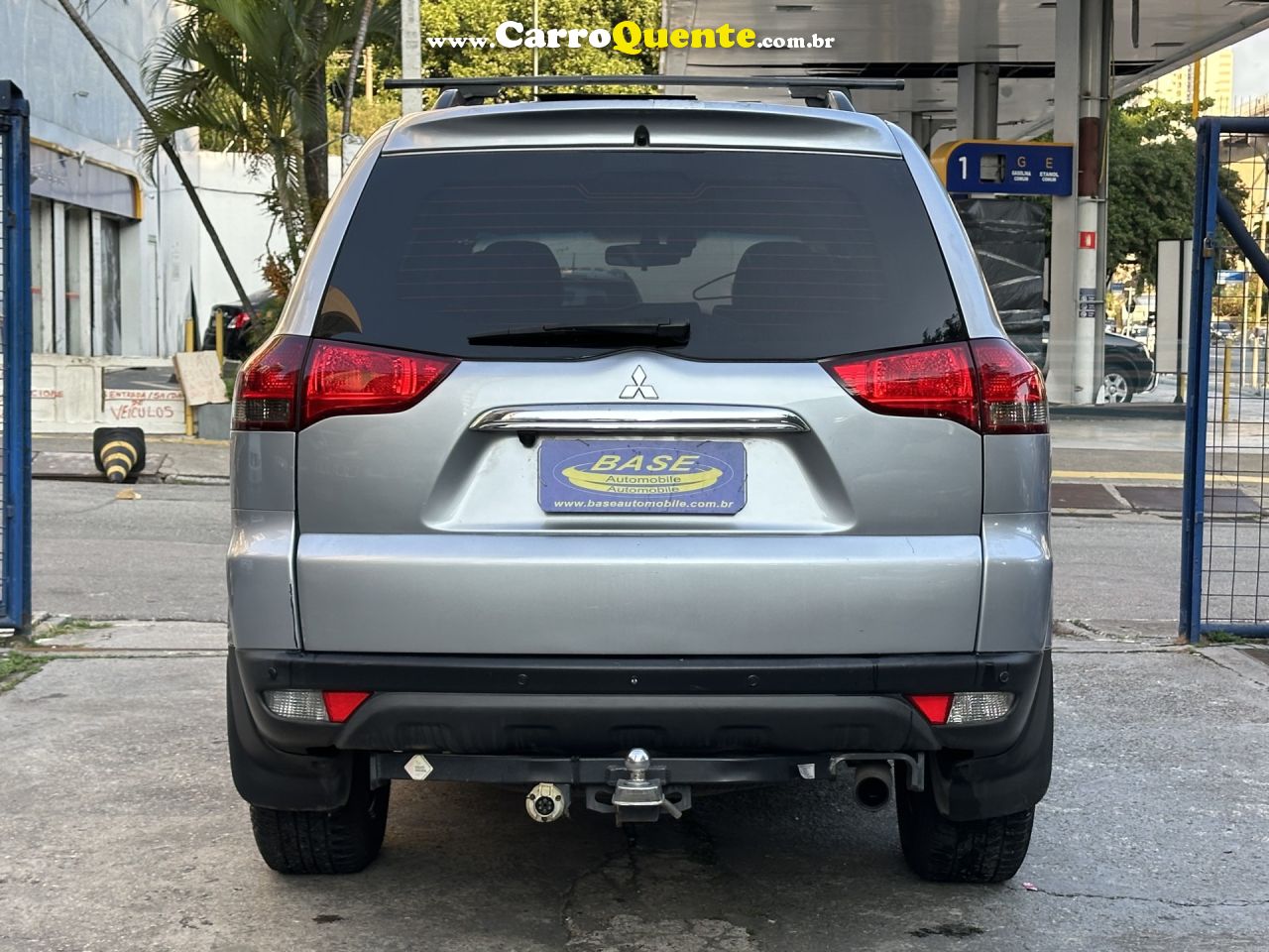 MITSUBISHI   PAJERO DAKAR 3.2 4X4 T.I. DIES. 5P AUT.   PRATA 2015 3.2 DIESEL - Loja