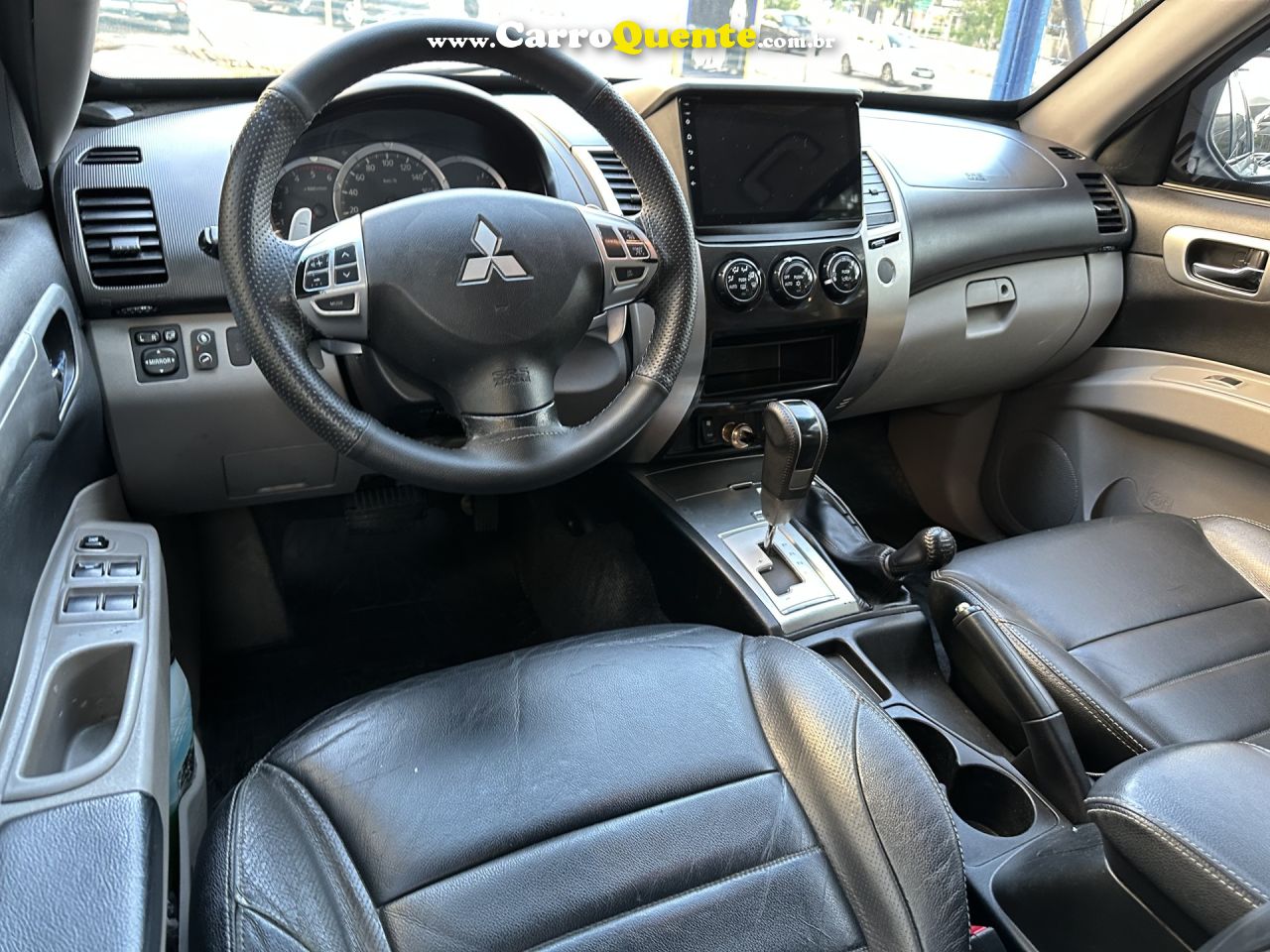 MITSUBISHI   PAJERO DAKAR 3.2 4X4 T.I. DIES. 5P AUT.   PRATA 2015 3.2 DIESEL - Loja