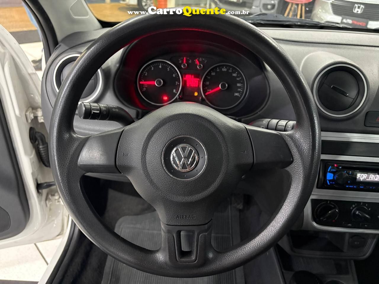 VOLKSWAGEN VOYAGE 1.6 MI TRENDLINE 8V 2016 - Loja