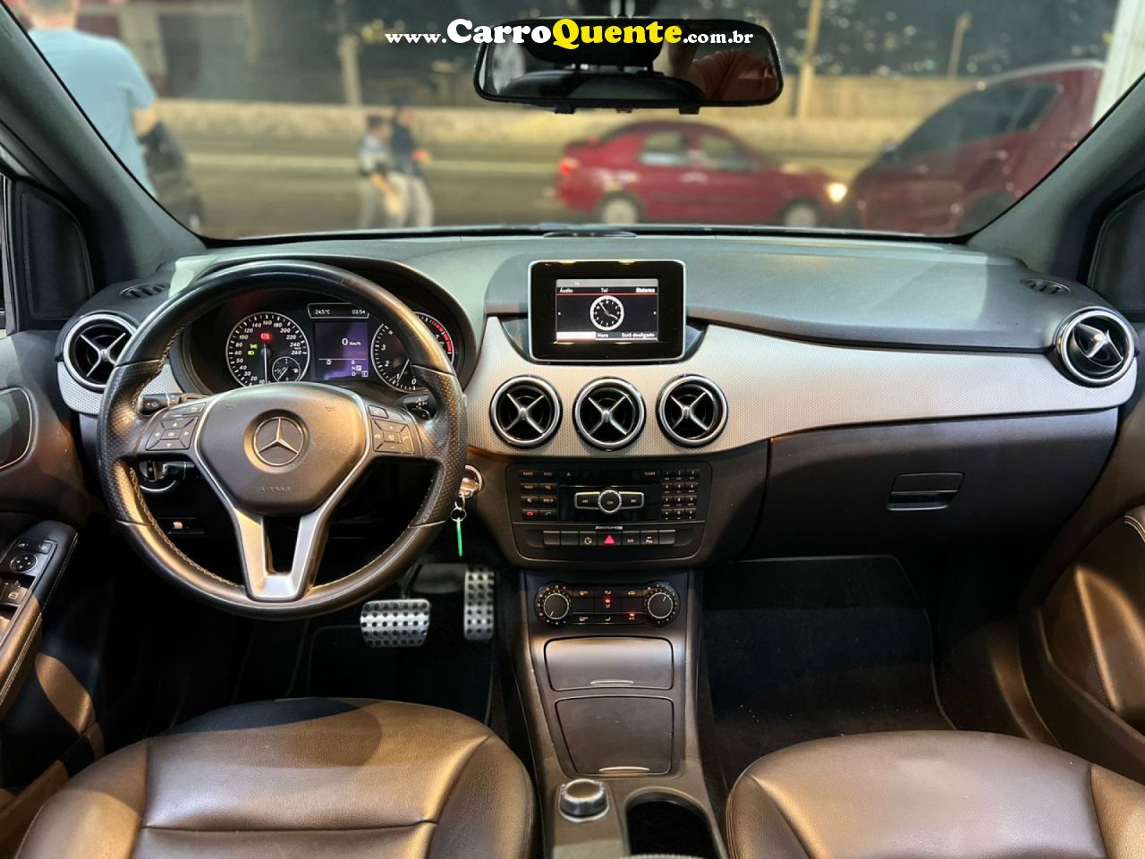 MERCEDES-BENZ   CLASSE B 200 CGI 1.6 TBFLEX AUT.   PRATA 2013 1.6 GASOLINA - Loja