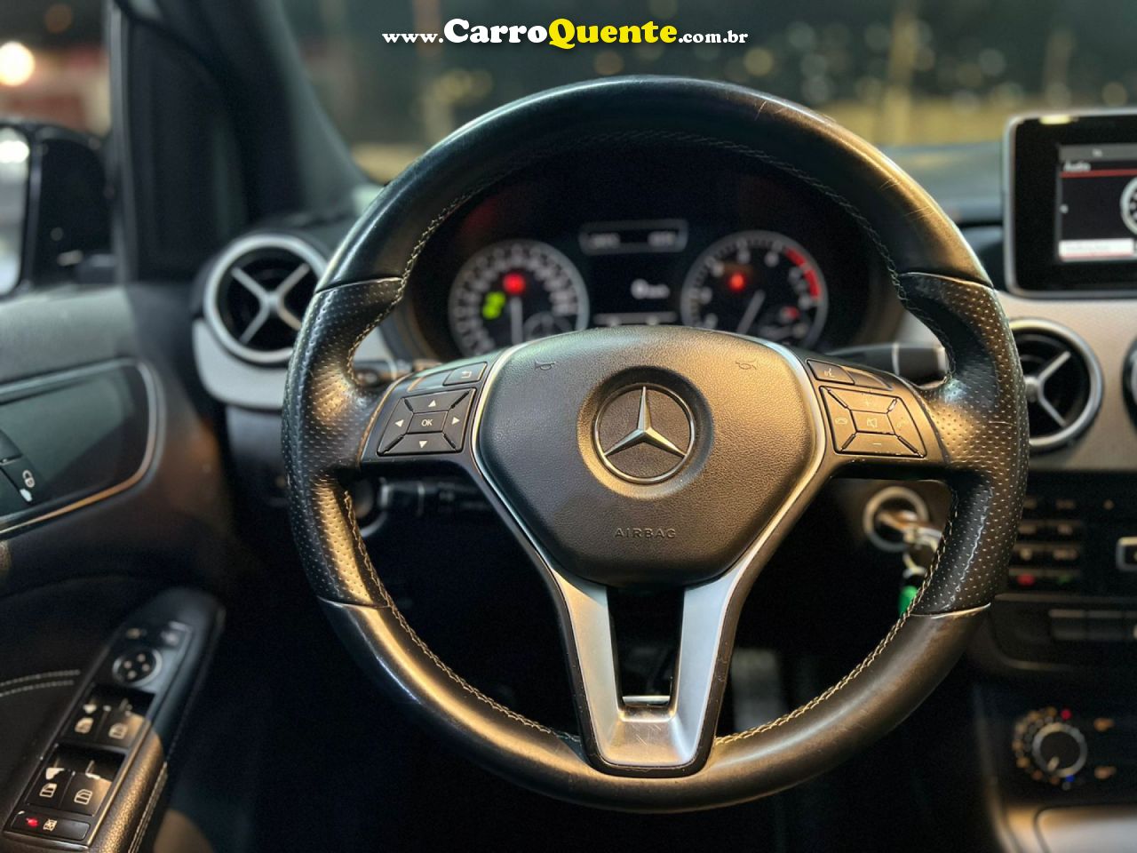 MERCEDES-BENZ   CLASSE B 200 CGI 1.6 TBFLEX AUT.   PRATA 2013 1.6 GASOLINA - Loja