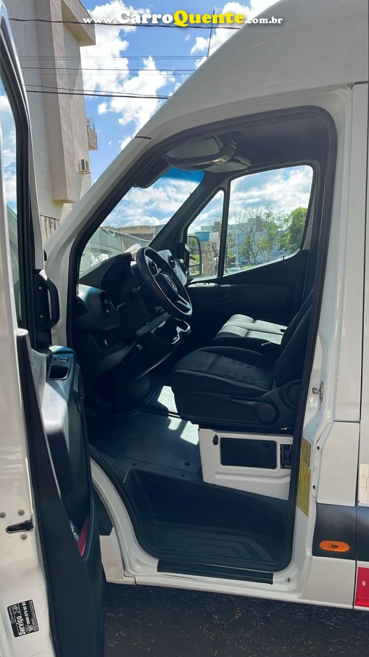Mercedes-Benz SPRINTER 2.2 CDI DIESEL FURGÃO 516 TA EXTRA LONGO MANUAL - Loja