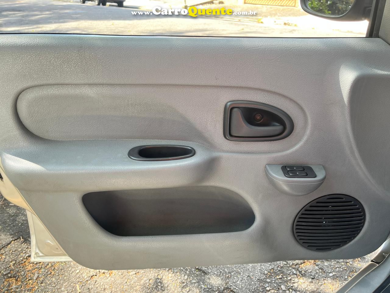 RENAULT   CLIO HI-FLEX 1.0 16V 5P   PRATA 2011 1.0 GASOLINA - Loja