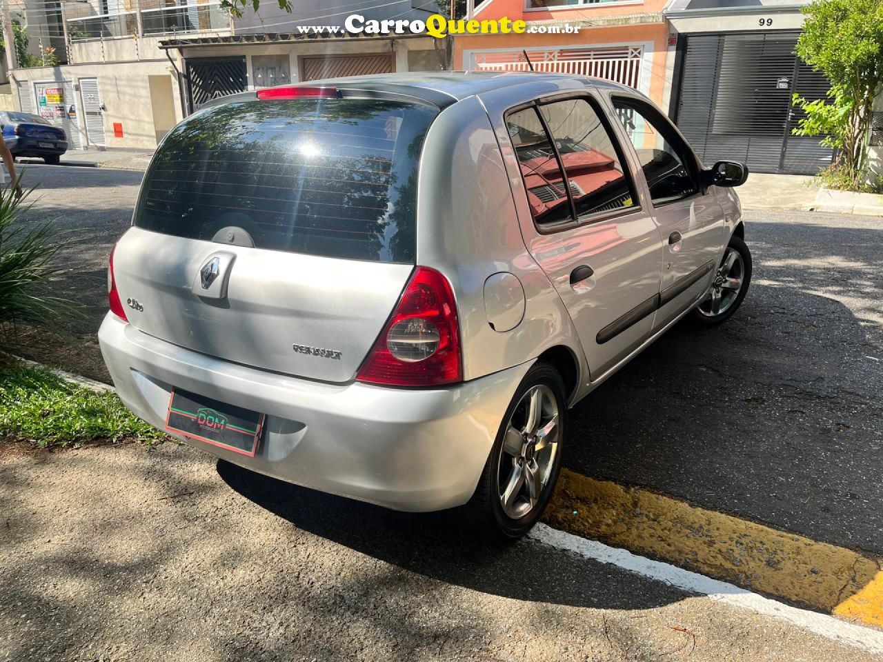 RENAULT   CLIO HI-FLEX 1.0 16V 5P   PRATA 2011 1.0 GASOLINA - Loja