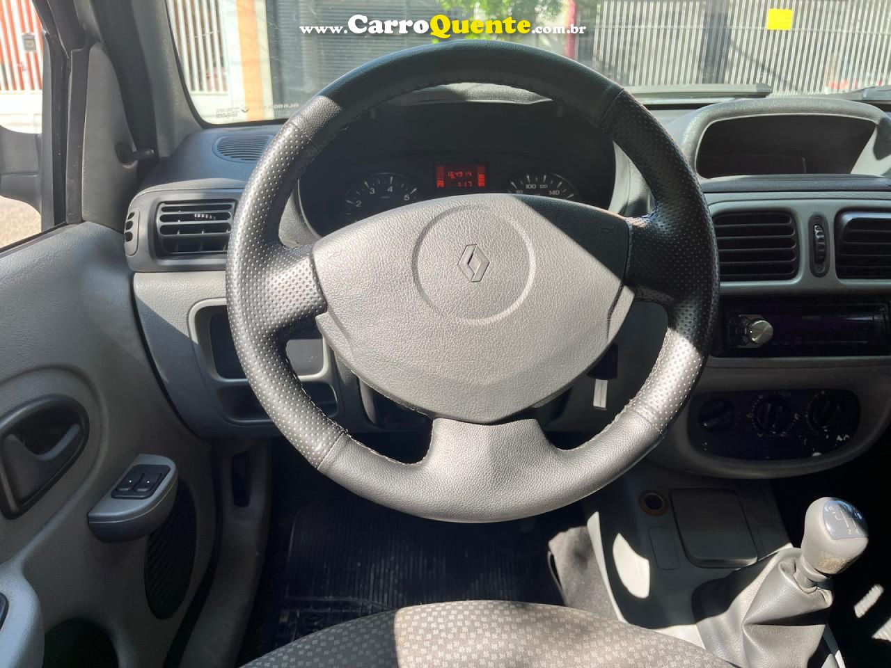RENAULT   CLIO HI-FLEX 1.0 16V 5P   PRATA 2011 1.0 GASOLINA - Loja
