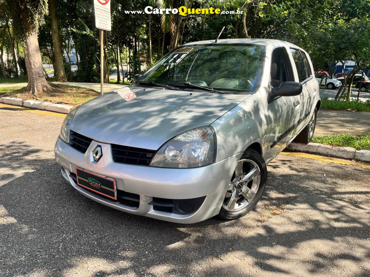 RENAULT   CLIO HI-FLEX 1.0 16V 5P   PRATA 2011 1.0 GASOLINA - Loja