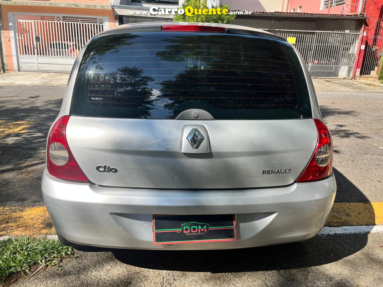 RENAULT   CLIO HI-FLEX 1.0 16V 5P   PRATA 2011 1.0 GASOLINA - Loja