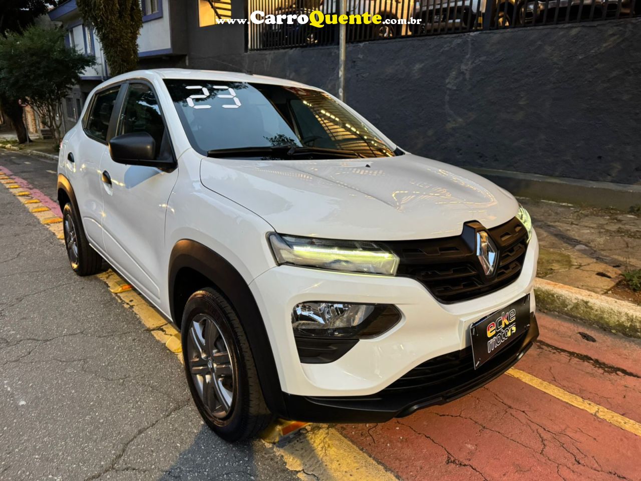 RENAULT   KWID ZEN 1.0 FLEX 12V 5P MEC.   BRANCO 2023 1.0 FLEX - Loja
