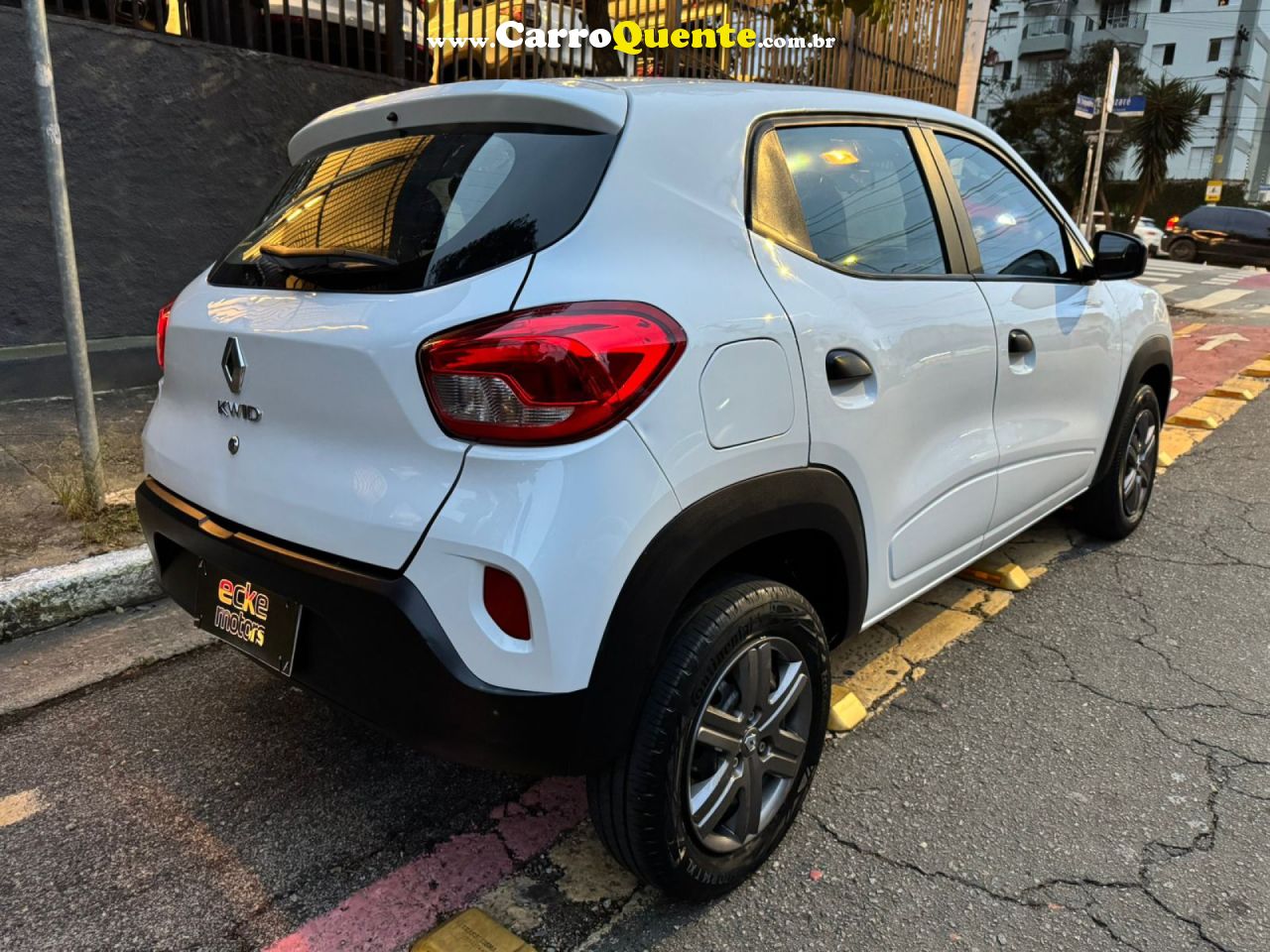 RENAULT   KWID ZEN 1.0 FLEX 12V 5P MEC.   BRANCO 2023 1.0 FLEX - Loja