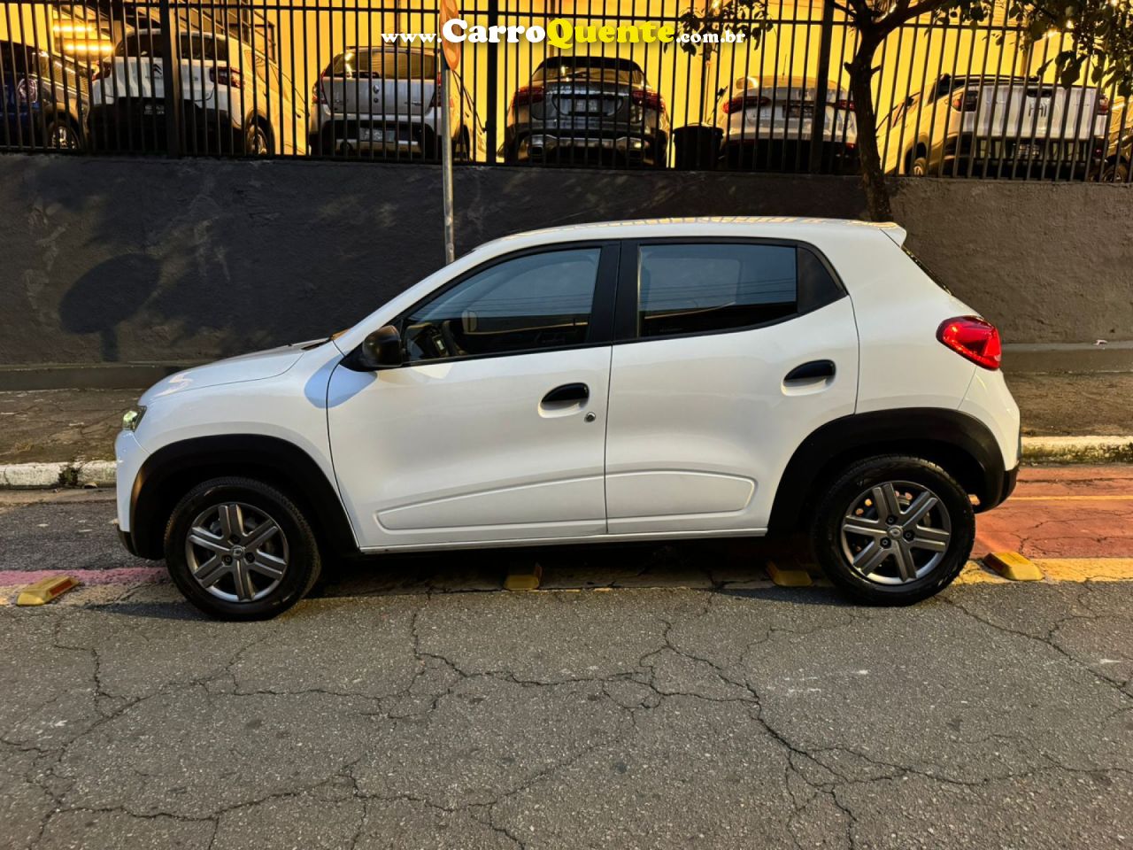 RENAULT   KWID ZEN 1.0 FLEX 12V 5P MEC.   BRANCO 2023 1.0 FLEX - Loja