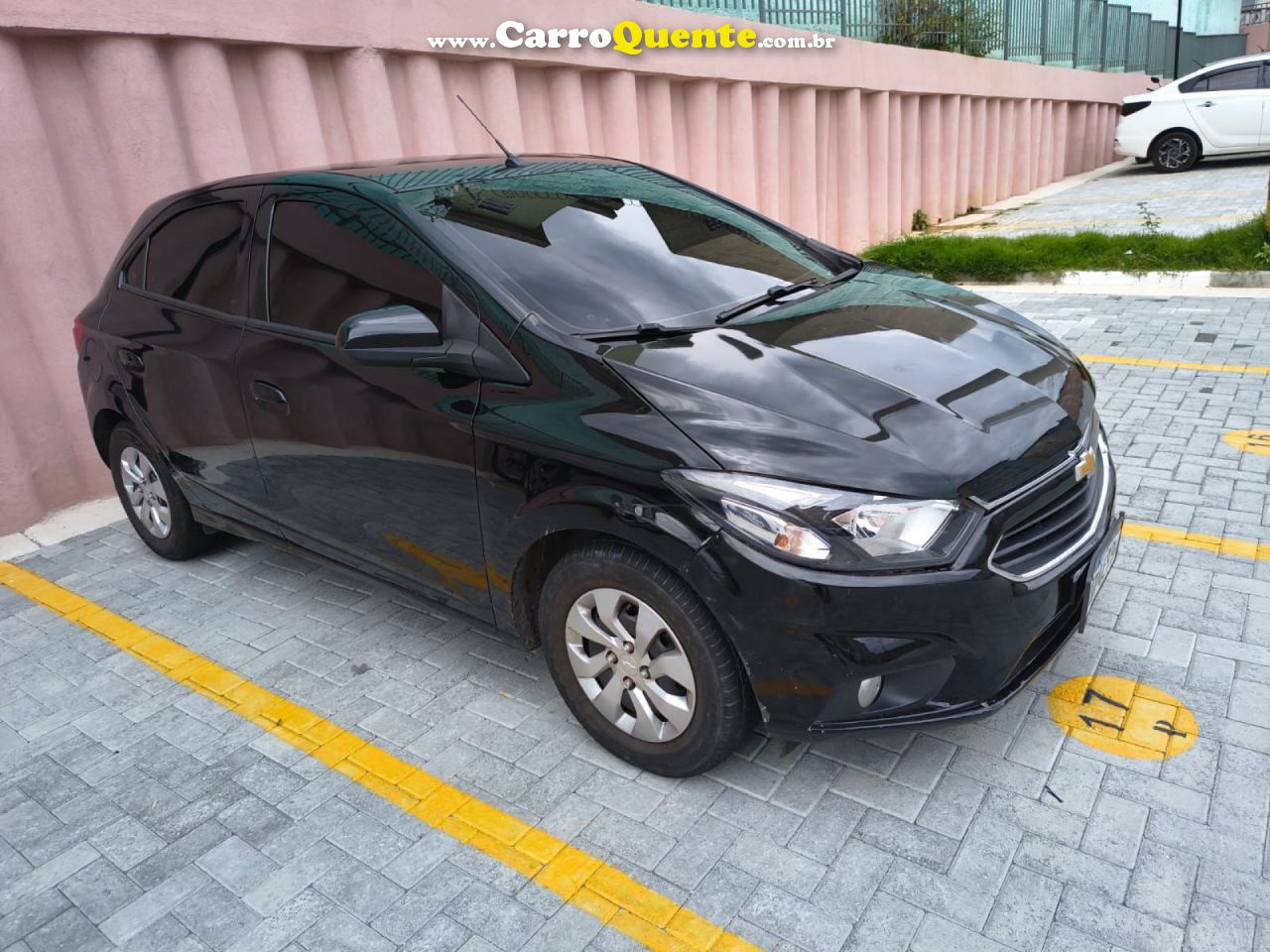 CHEVROLET   ONIX HATCH LT 1.0 8V FLEXPOWER 5P MEC.   PRETO 2019 1.0 FLEX - Loja