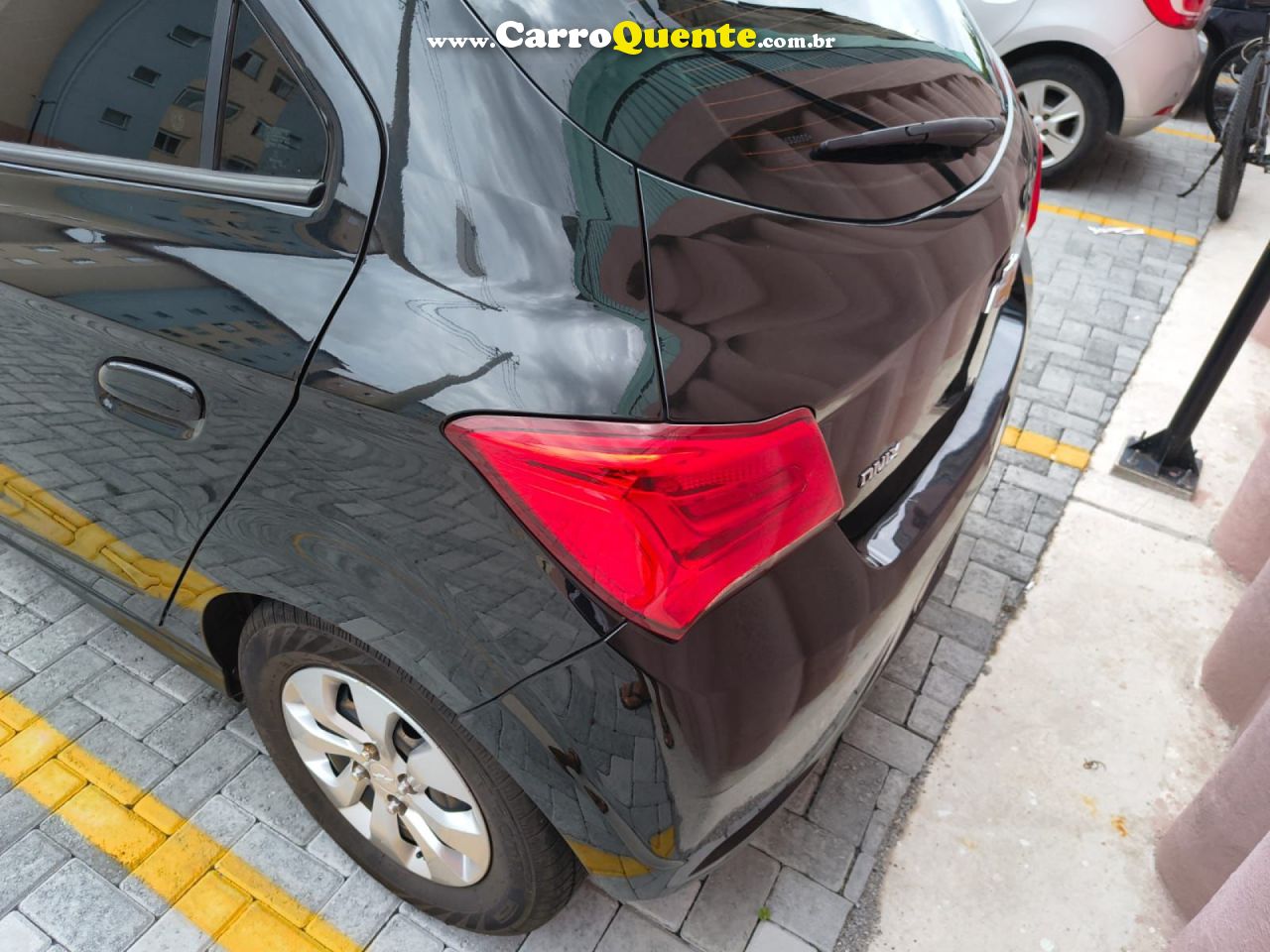 CHEVROLET   ONIX HATCH LT 1.0 8V FLEXPOWER 5P MEC.   PRETO 2019 1.0 FLEX - Loja