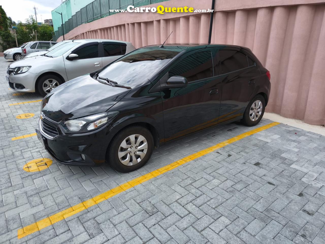 CHEVROLET   ONIX HATCH LT 1.0 8V FLEXPOWER 5P MEC.   PRETO 2019 1.0 FLEX - Loja