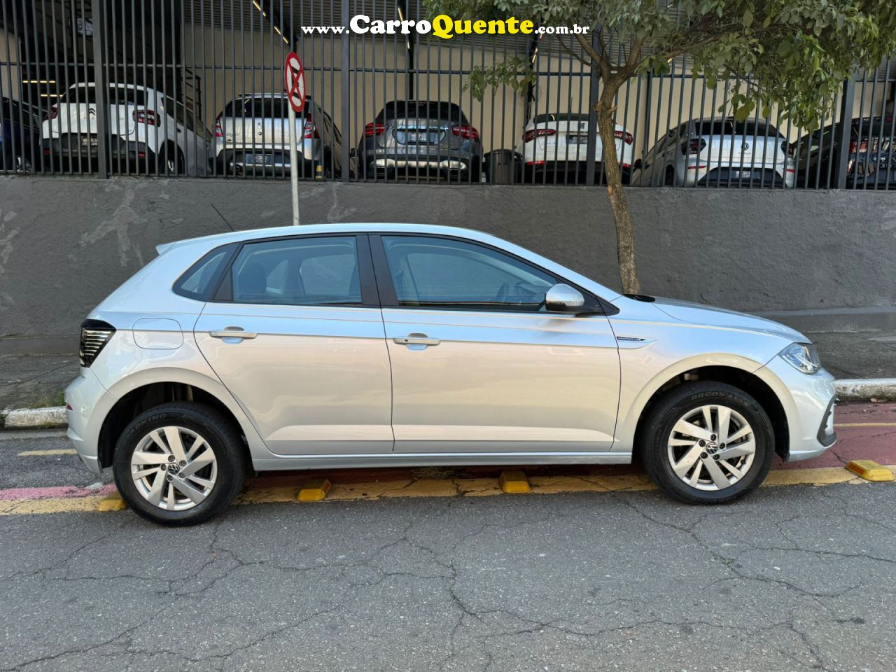 VOLKSWAGEN   POLO COMFORTLINE TSI 1.0 FLEX 12V AUT.   PRATA 2025 1.0 FLEX - Loja