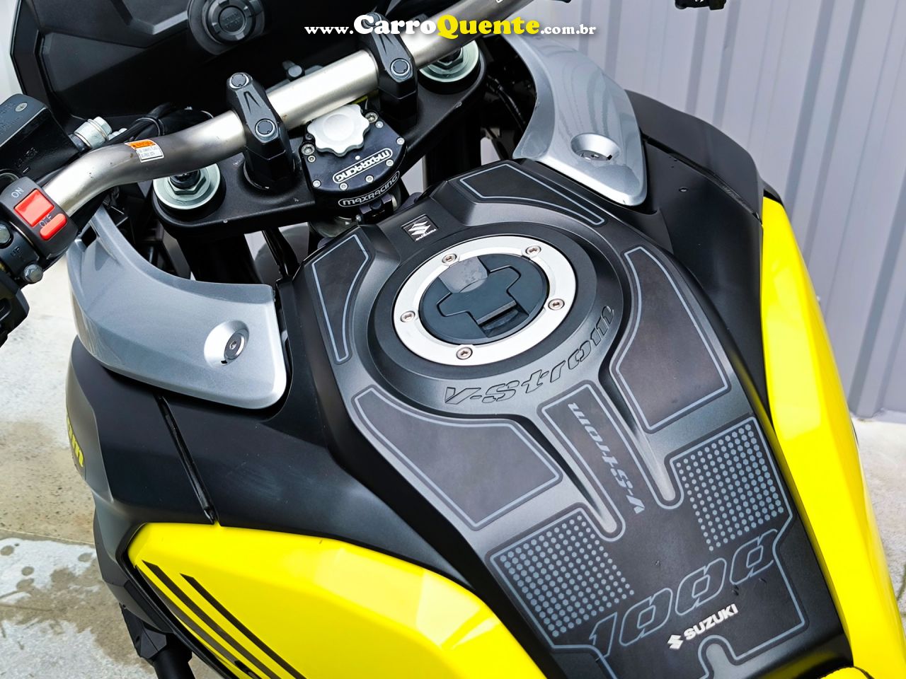 SUZUKI   SUZUKI V-STROM 1000 XT   AMARELO 2019 1000 GASOLINA - Loja