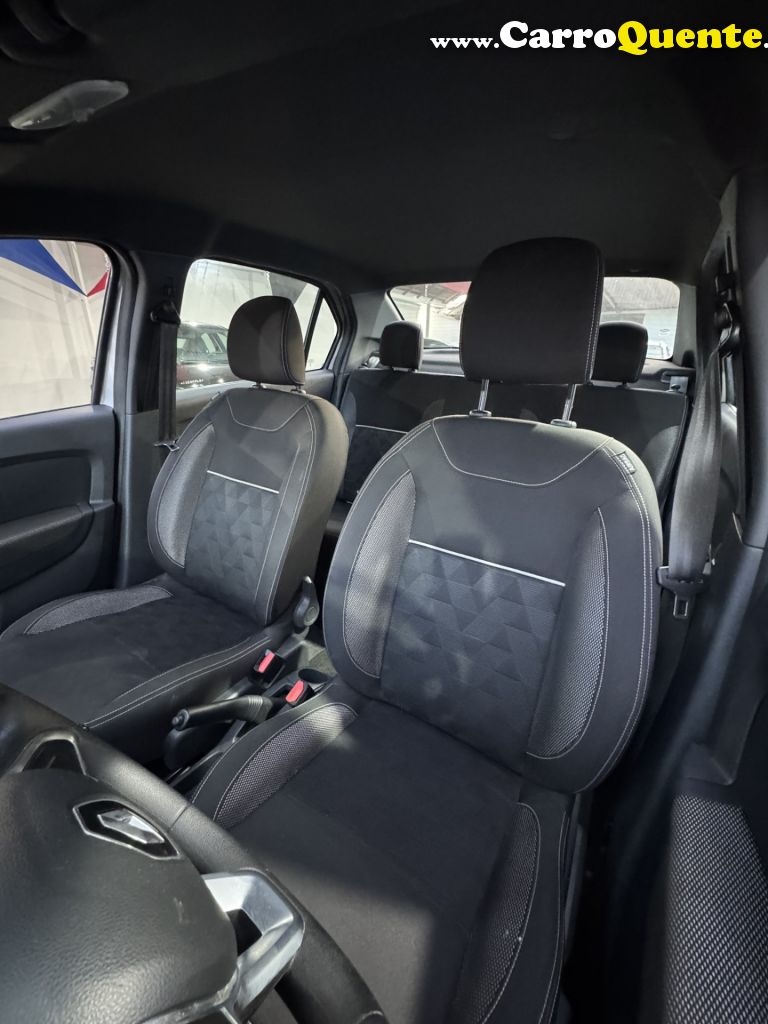 RENAULT   LOGAN LIFE FLEX 1.0 12V 4P MEC.   PRATA 2025 1.0 FLEX - Loja