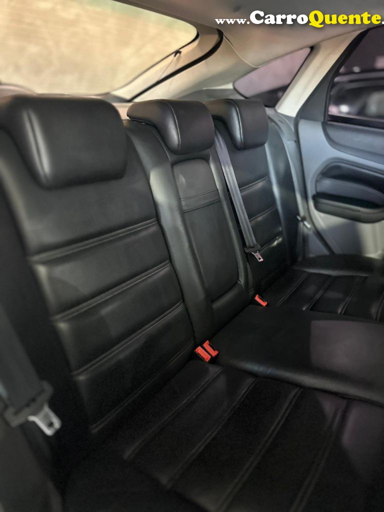 FORD   FOCUS GHIA  2.0 16V 2.0 16V FLEX 5P AUT   PRATA 2011 2.0 FLEX - Loja