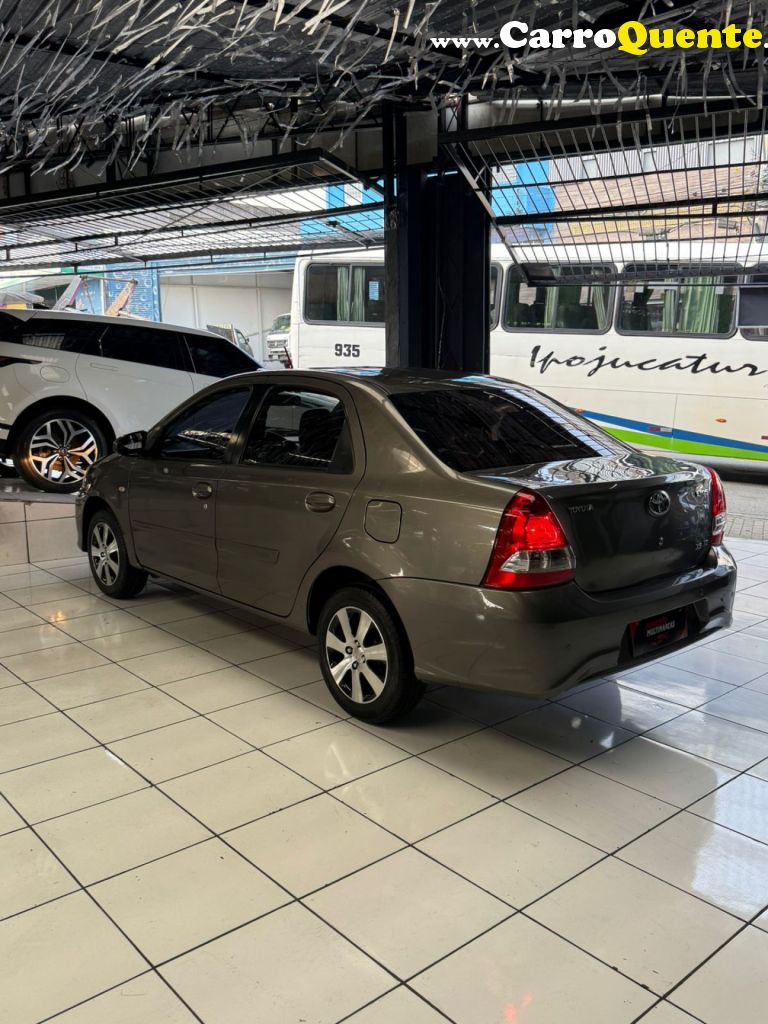 TOYOTA   ETIOS XS 1.5 FLEX 16V 5P MEC.   CINZA 2018 1.5 FLEX - Loja