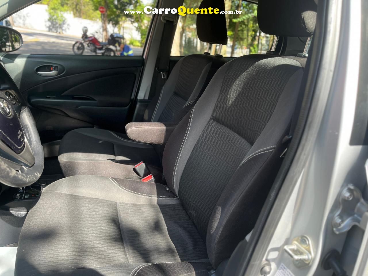 TOYOTA   ETIOS X PLUS 1.5 FLEX 16V 5P AUT.   PRATA 2021 1.5 FLEX - Loja