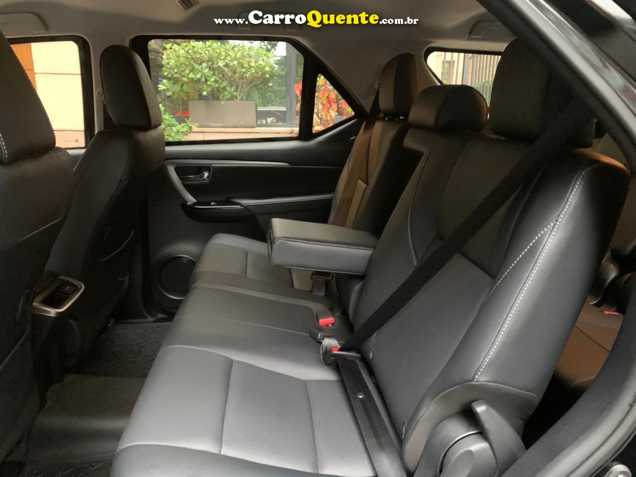 TOYOTA   2.8 D-4D TURBO DIESEL SRX PLATINUM 7L 4X4 AUTOMÁTICO   PRETO 2026 2.8 DIESEL - Loja