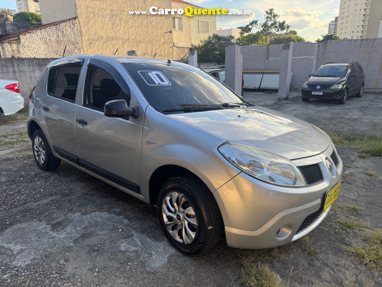 RENAULT   SANDERO EXPRESSION HI-FLEX 1.0 16V 5P   PRATA 2010 1.0 GASOLINA - Loja