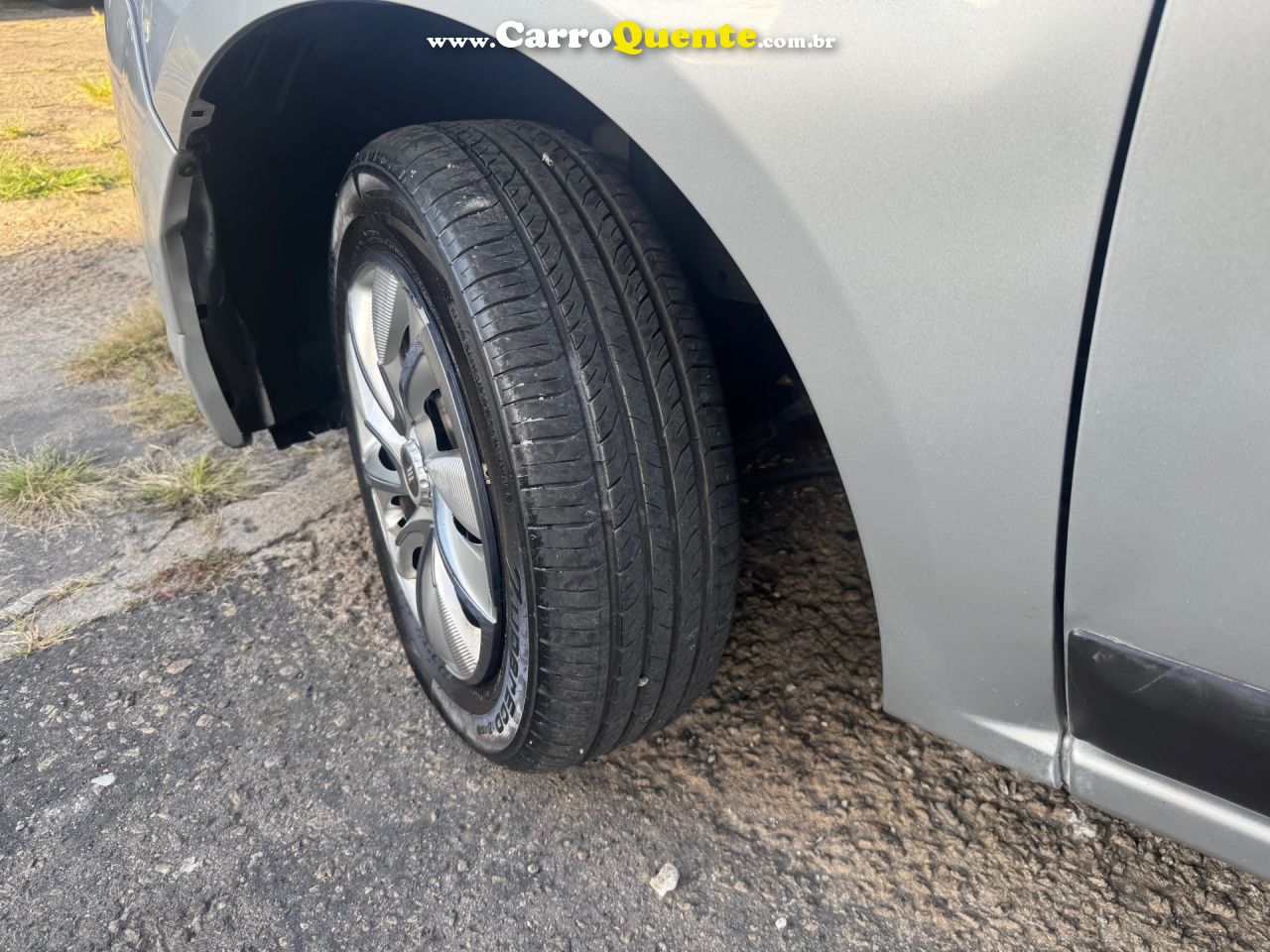 RENAULT   SANDERO EXPRESSION HI-FLEX 1.0 16V 5P   PRATA 2010 1.0 GASOLINA - Loja