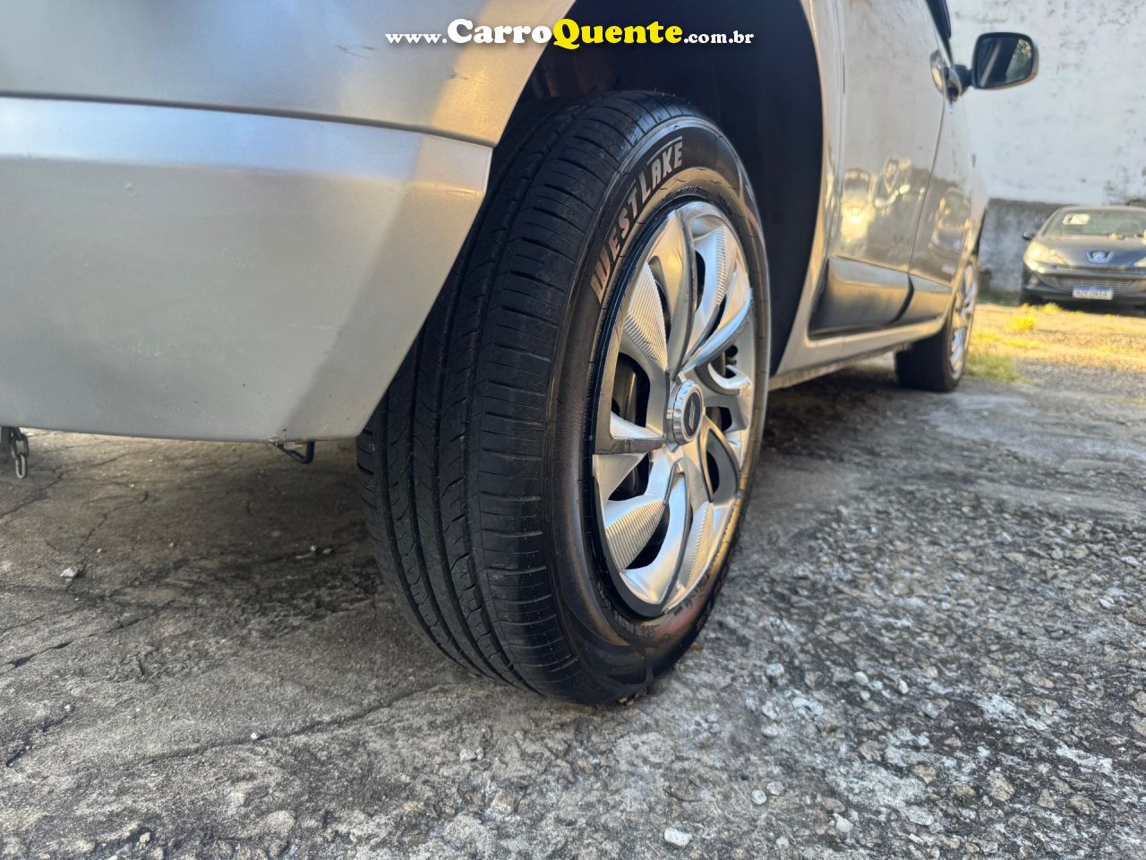 RENAULT   SANDERO EXPRESSION HI-FLEX 1.0 16V 5P   PRATA 2010 1.0 GASOLINA - Loja