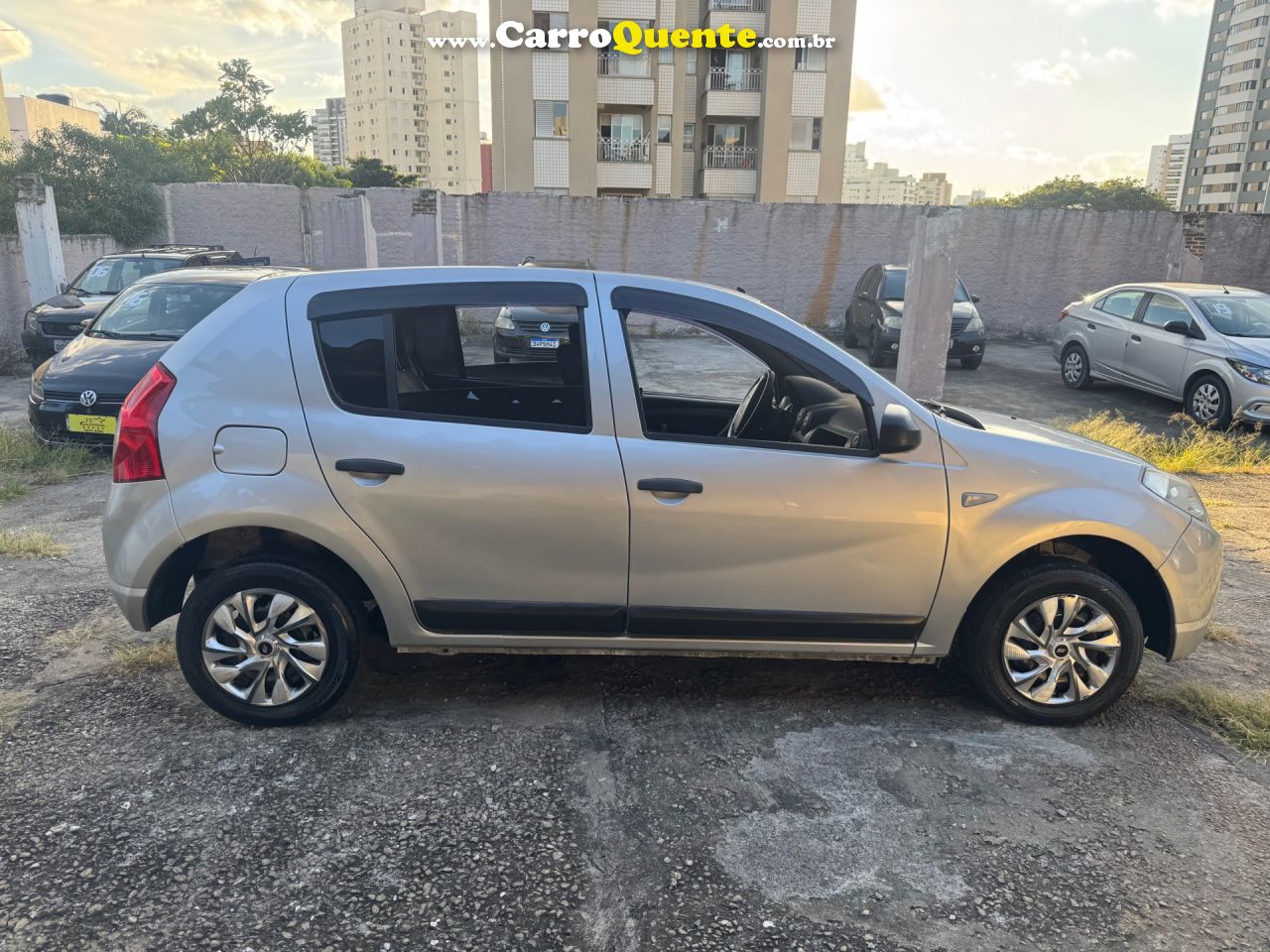 RENAULT   SANDERO EXPRESSION HI-FLEX 1.0 16V 5P   PRATA 2010 1.0 GASOLINA - Loja