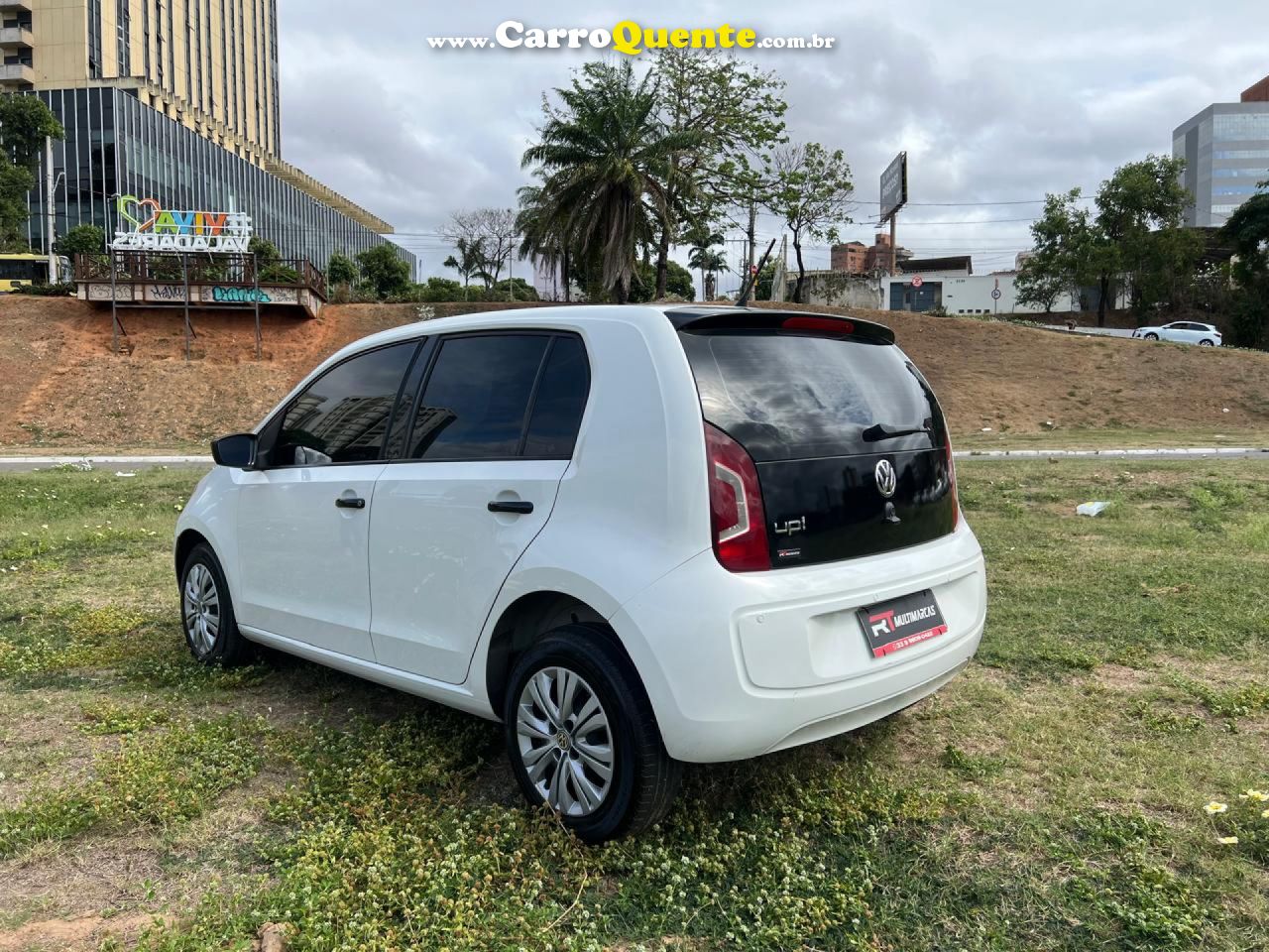VOLKSWAGEN   UP! TAKE 1.0 TOTAL FLEX 12V 5P   BRANCO 2016 1.0 FLEX - Loja