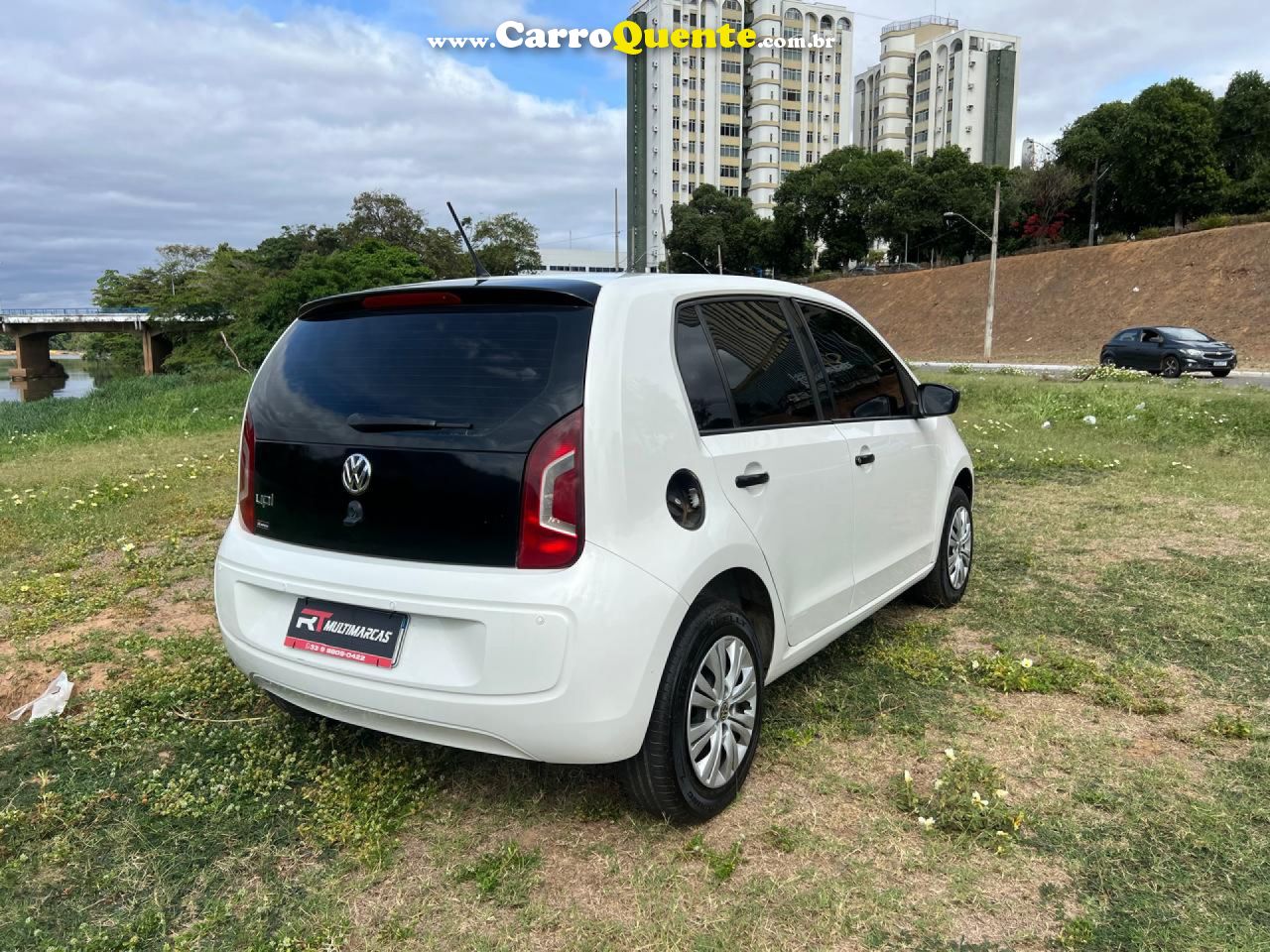 VOLKSWAGEN   UP! TAKE 1.0 TOTAL FLEX 12V 5P   BRANCO 2016 1.0 FLEX - Loja