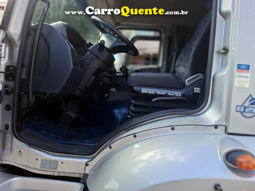 Ford Cargo 2429 CARGO 2429 E 6x2 Turbo (E5) - Loja