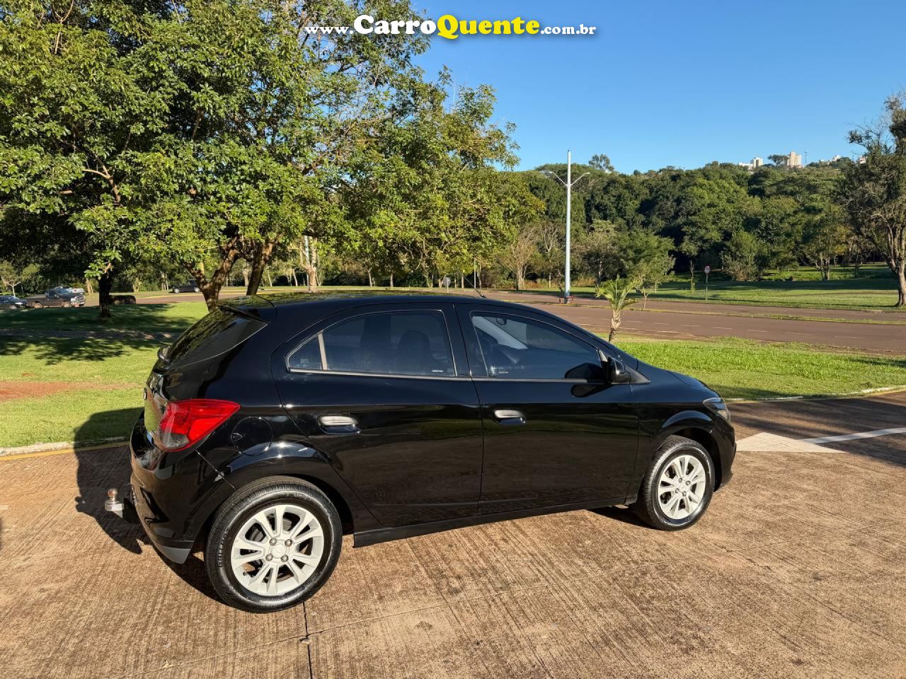 CHEVROLET   ONIX HATCH LT 1.4 8V FLEXPOWER 5P MEC.   PRETO 2014 1.4 FLEX - Loja
