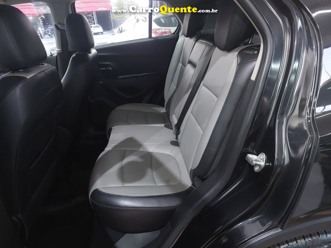 CHEVROLET   TRACKER LTZ 1.8 16V FLEX 4X2 AUT.   PRETO 2014 1.8 FLEX - Loja