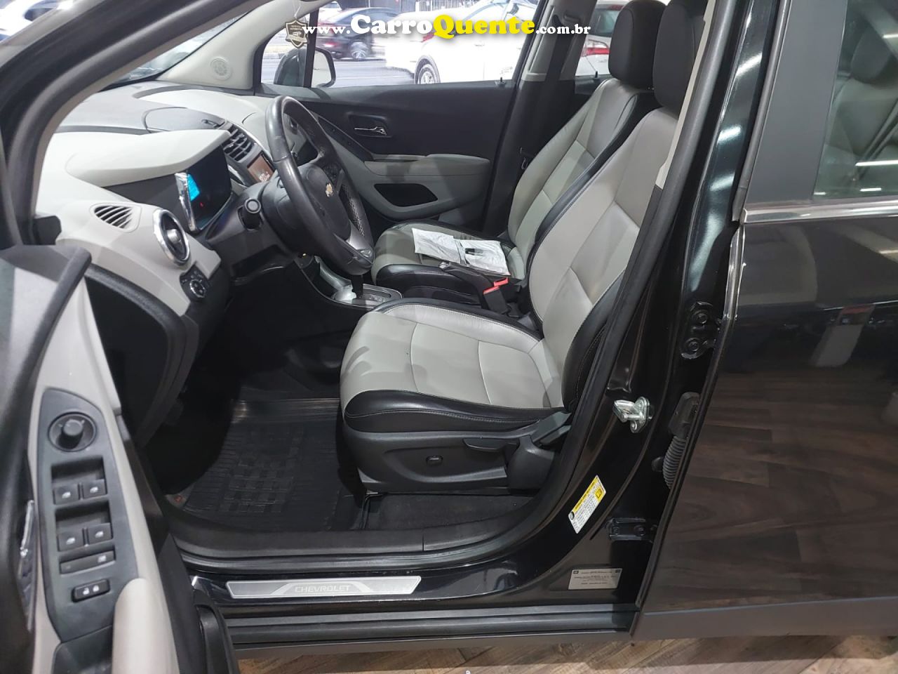 CHEVROLET   TRACKER LTZ 1.8 16V FLEX 4X2 AUT.   PRETO 2014 1.8 FLEX - Loja