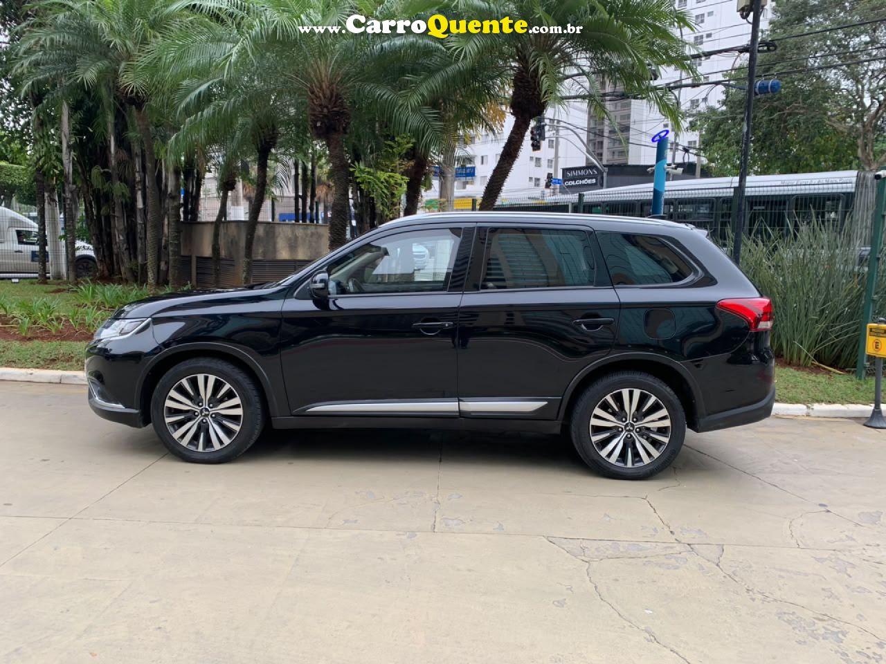 MITSUBISHI   2.0 MIVEC GASOLINA HPE AUTOMÁT   PRETO 2020 2.0 GASOLINA - Loja