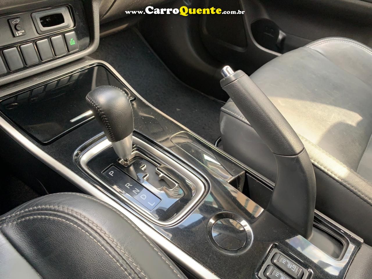 MITSUBISHI   2.0 MIVEC GASOLINA HPE AUTOMÁT   PRETO 2020 2.0 GASOLINA - Loja