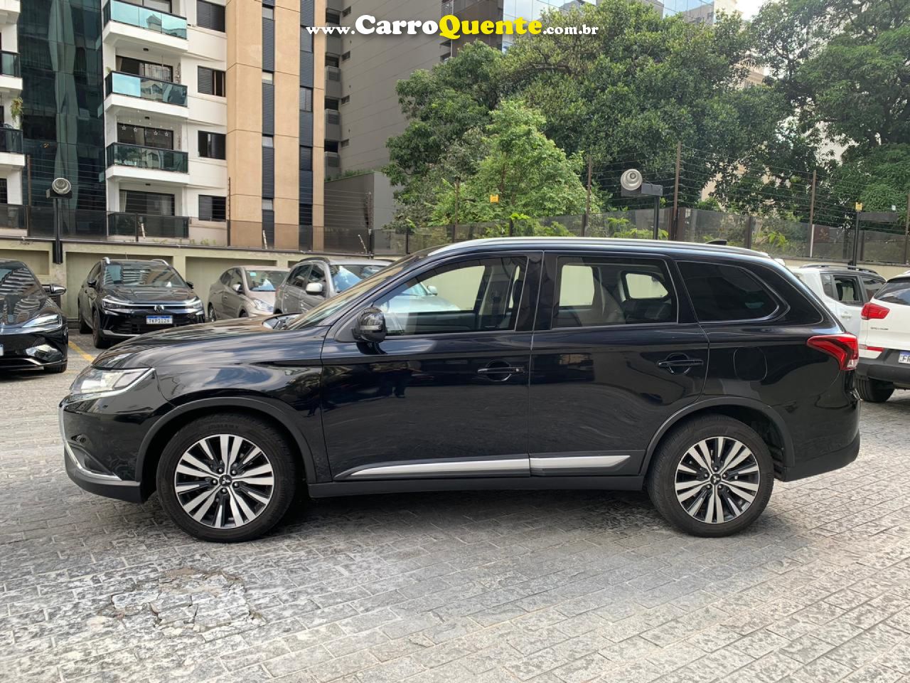 MITSUBISHI   2.0 MIVEC GASOLINA HPE AUTOMÁT   PRETO 2020 2.0 GASOLINA - Loja
