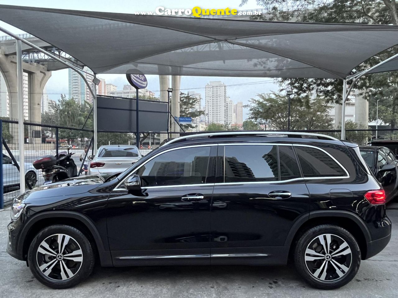 MERCEDES-BENZ   MERCEDES-BENZ GLB 220 2.0 MHEV PROGRESSIVE 4MATIC 8G-DCT   PRETO 2025 2.0 T GASOLINA E ELÉTRICO - Loja