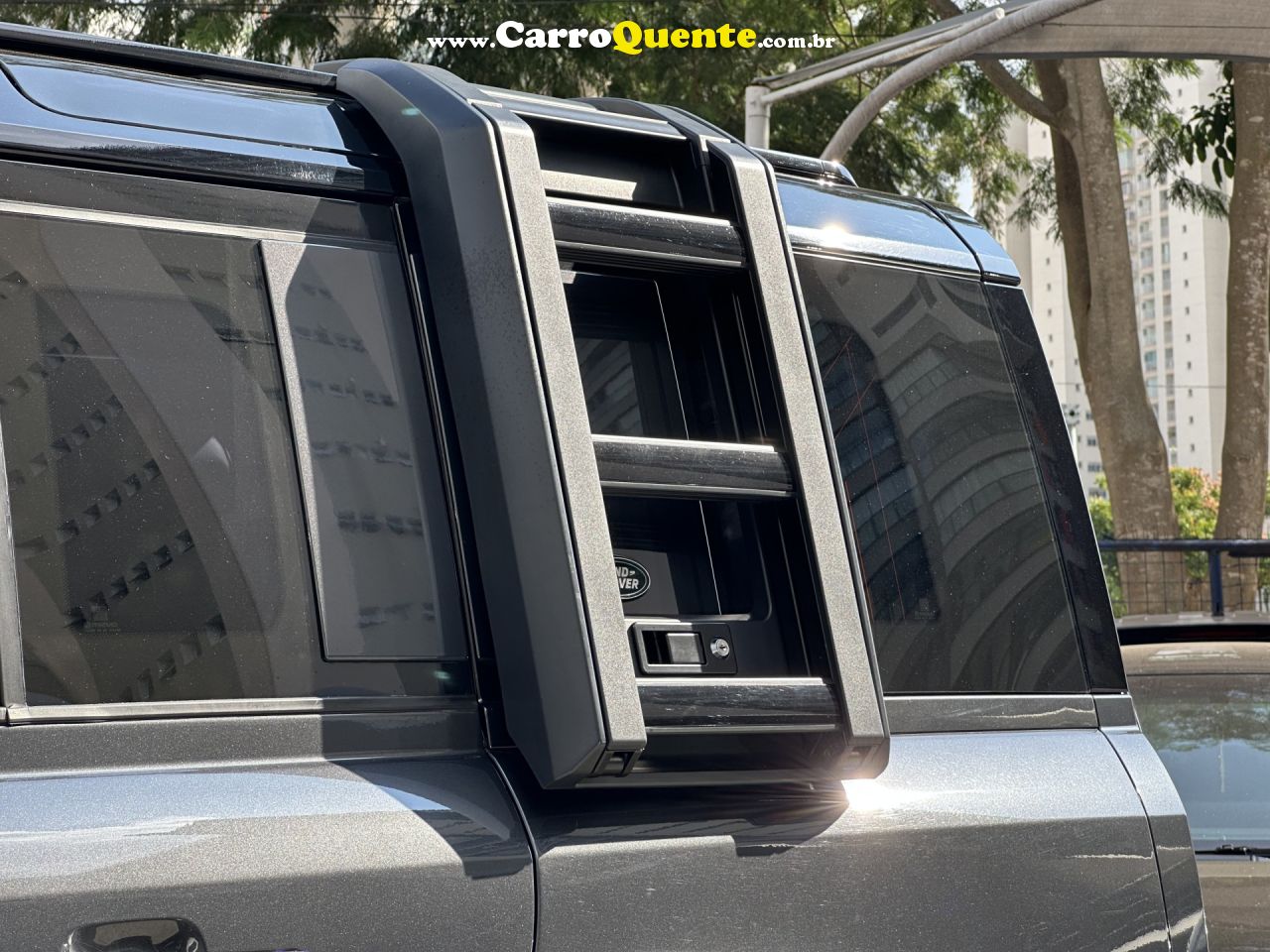 LAND ROVER   LAND ROVER DEFENDER 3.0 D300 TURBO DIESEL MHEV 110 X-DYNAMIC HSE AWD AUTOMÁTICO   CINZA 2024 3.0 TD DIESEL - Loja