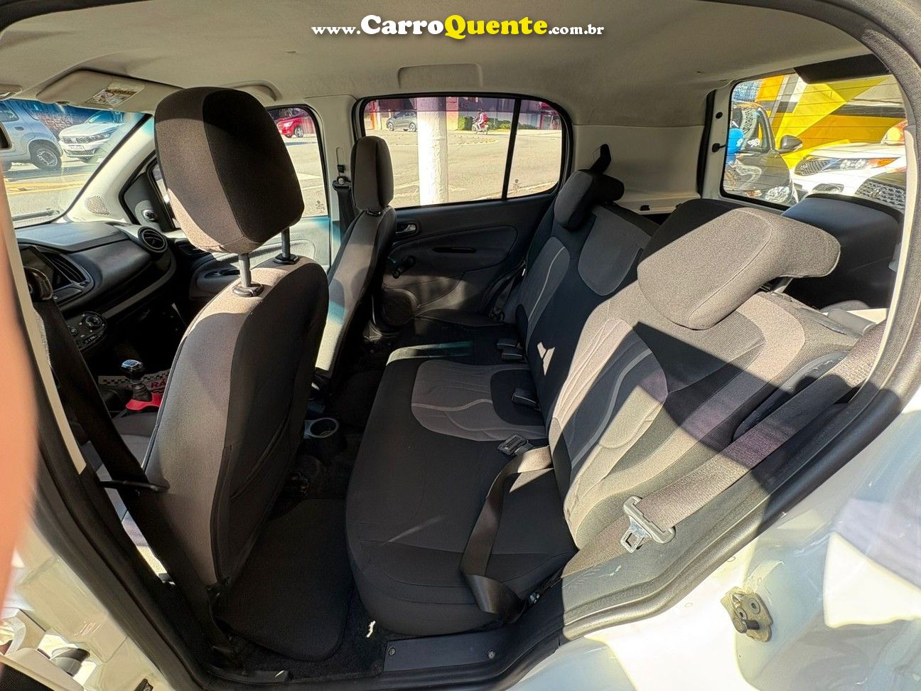 FIAT UNO 1.0 FIREFLY WAY 2016 - Loja