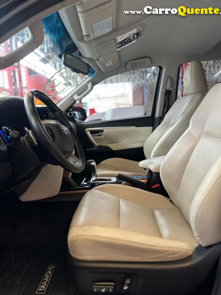 TOYOTA   HILUX SW4 SRX DIAMO. 4X4 2.8 TB DIE AUT.   PRETO 2020 2.8 DIESEL - Loja