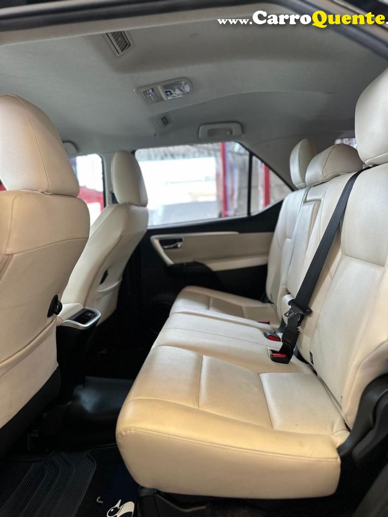 TOYOTA   HILUX SW4 SRX DIAMO. 4X4 2.8 TB DIE AUT.   PRETO 2020 2.8 DIESEL - Loja