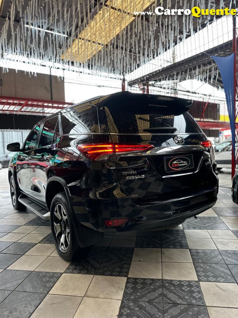 TOYOTA   HILUX SW4 SRX DIAMO. 4X4 2.8 TB DIE AUT.   PRETO 2020 2.8 DIESEL - Loja