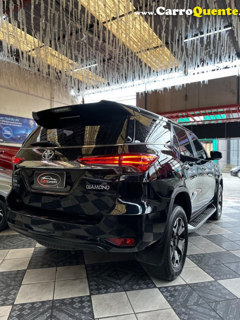 TOYOTA   HILUX SW4 SRX DIAMO. 4X4 2.8 TB DIE AUT.   PRETO 2020 2.8 DIESEL - Loja